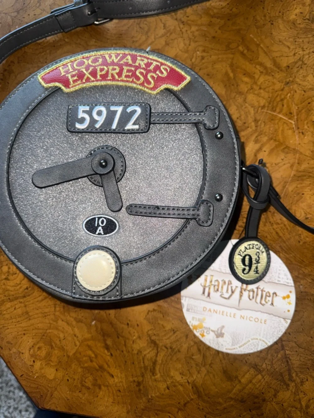 NWT Danielle Nicole Harry Potter Hogwarts Express Crossbody Bag New With Tag - Picture 2 of 7